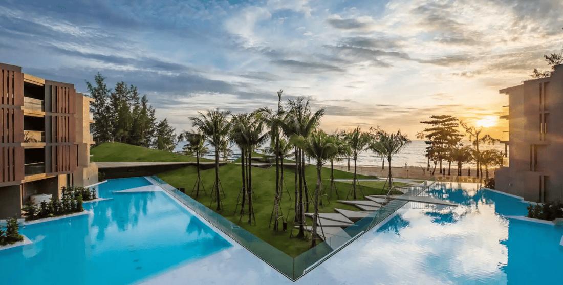 Thailand: 2 Wochen La Vela Khao Lak für 1.151€ p.P., mit Flügen, Frühstück & Transfers im September und Oktober